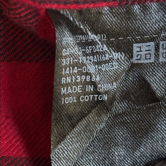 Uniqlo | Red and Black Plaid Button-Up flannel Shirt - Picture 10 of 11